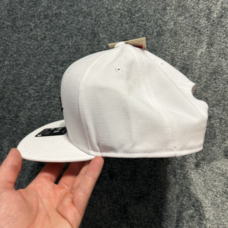 Nike Mens Size L/XL White Dri Fit Pro Structured Futura Cap Hat gallery