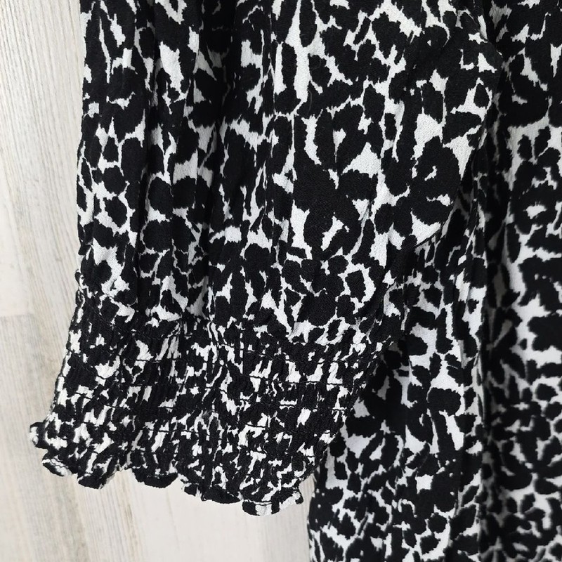 Terra & Sky Black White Patterned Blouse Vneck Smocking Size 1X 16W-18W gallery