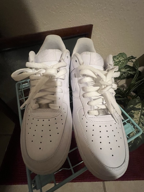 Nike Air Force 1 Low Top Triple White ’07 Mens White Sports Classic Sneaker