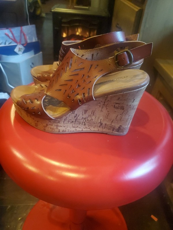 3 Pairs of shoes/ 1 Pair of Womens ankle boots 2 pairs of womens sandels Size 7 gallery