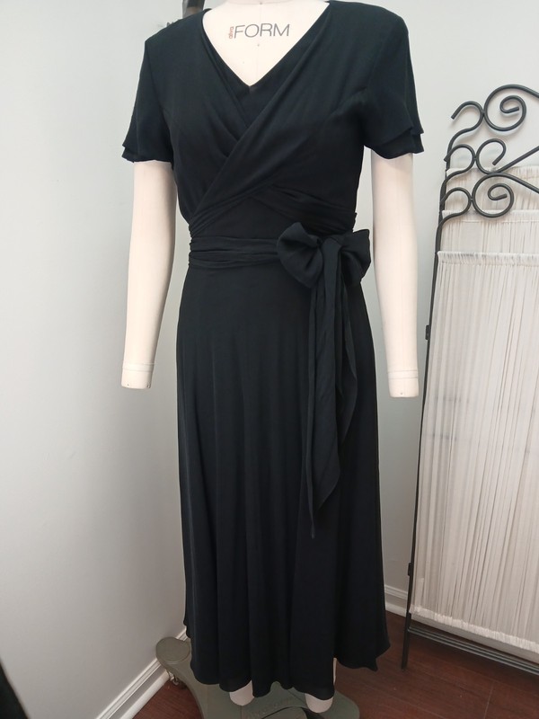 J. Peterman 100% Silk Size 6 Sashed Dress