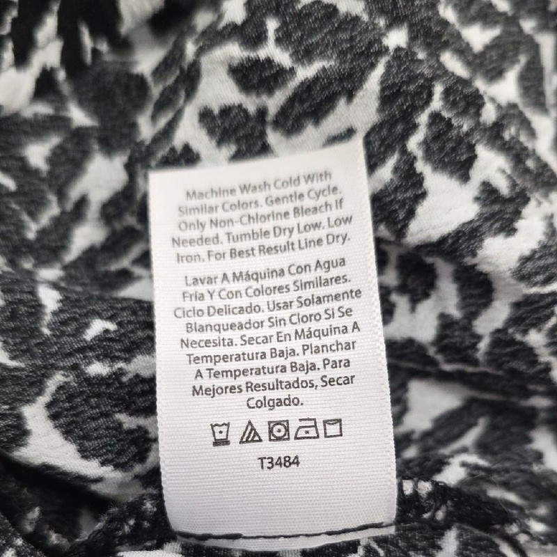 Terra & Sky Black White Patterned Blouse Vneck Smocking Size 1X 16W-18W gallery