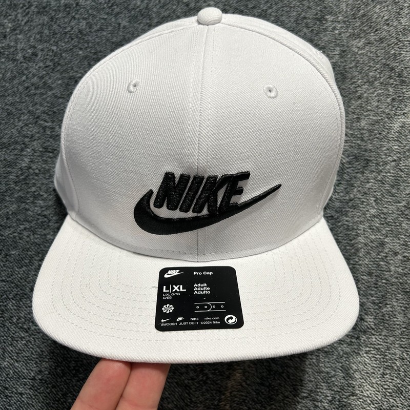 Nike Mens Size L/XL White Dri Fit Pro Structured Futura Cap Hat