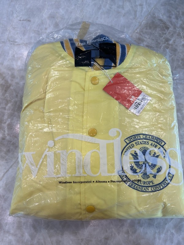 Vintage 1970-1980 Windless The Flapjacket Windbreaker Sports Champion size Large