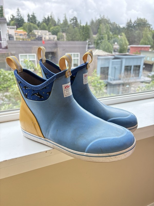XTRATUF Salmon Sisters Waterproof Pull-On Ankle Rain Boots Blue/Yellow Men 11