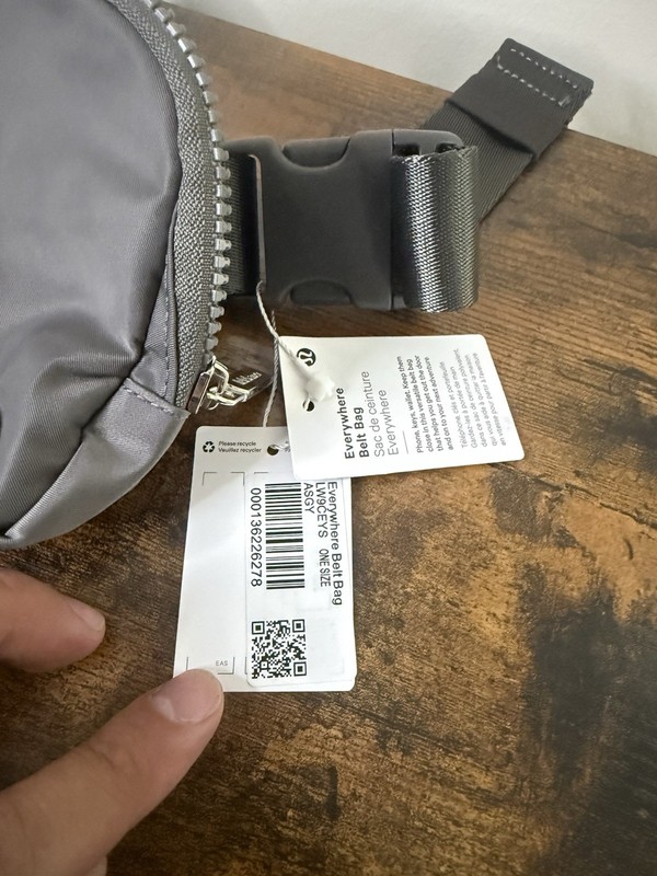 Lululemon Everywhere Belt Bag OS 1L Volume (7.5”x2”x5”) Silver Drop SILD 76829 gallery