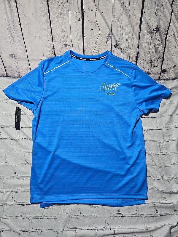 Nike Breathe Men’s Short Sleeve Tee Shirt Medium Polyester Blue CN8465-435