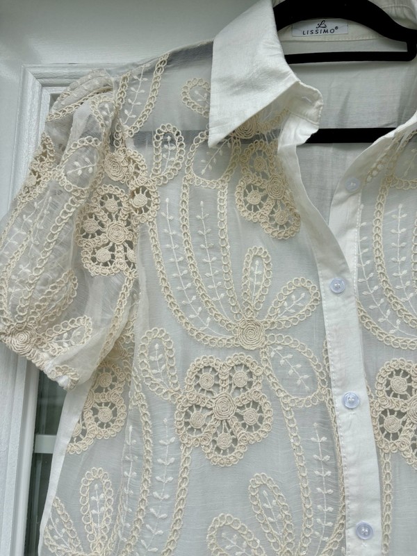 LISSIMO Women’s M White/Beige Floral Embroidered Lace Puff Sleeve Blouse gallery