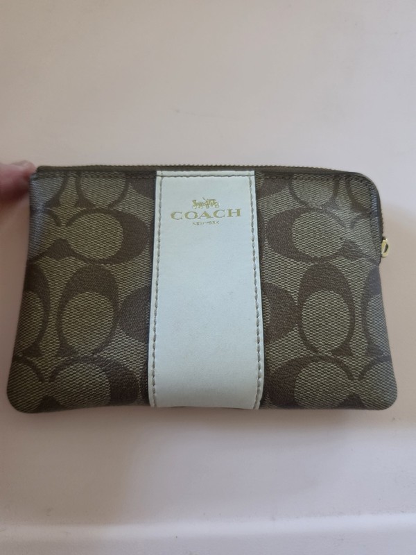Coach Signature Logo Zip-Around Women’s Wallet Brown/White Credit Card