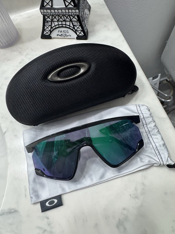Oakley BXTR Sunglasses – Prizm Jade Lenses / Metal Black Frame