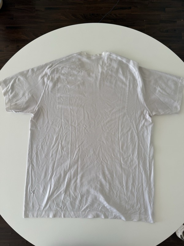 Ω Lululemon METAL VENT TECH SS Tee-White;Microstripe-Men’s Large-Free ShpN-EUC gallery
