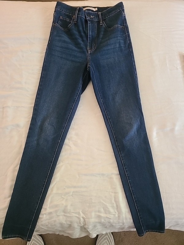 Levis Women’s High Rise Super Skinny Strech Jeans Size 25×28.