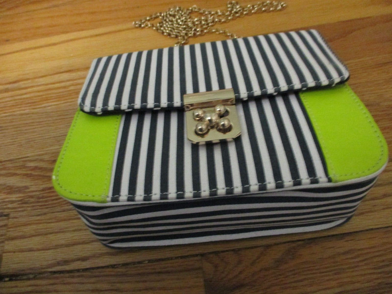 Street Level Black & White Stripe Crossbody Bag w/ Gold Chain Link Handle NEW